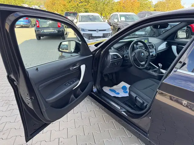 BMW 1 Series view 8