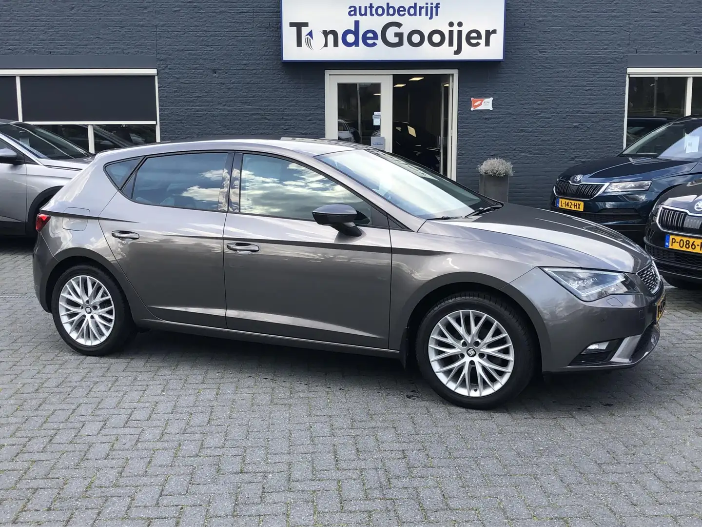 SEAT Leon 1.2 TSi Style Business | LED | ALCANTARA | APP CON Gris - 1