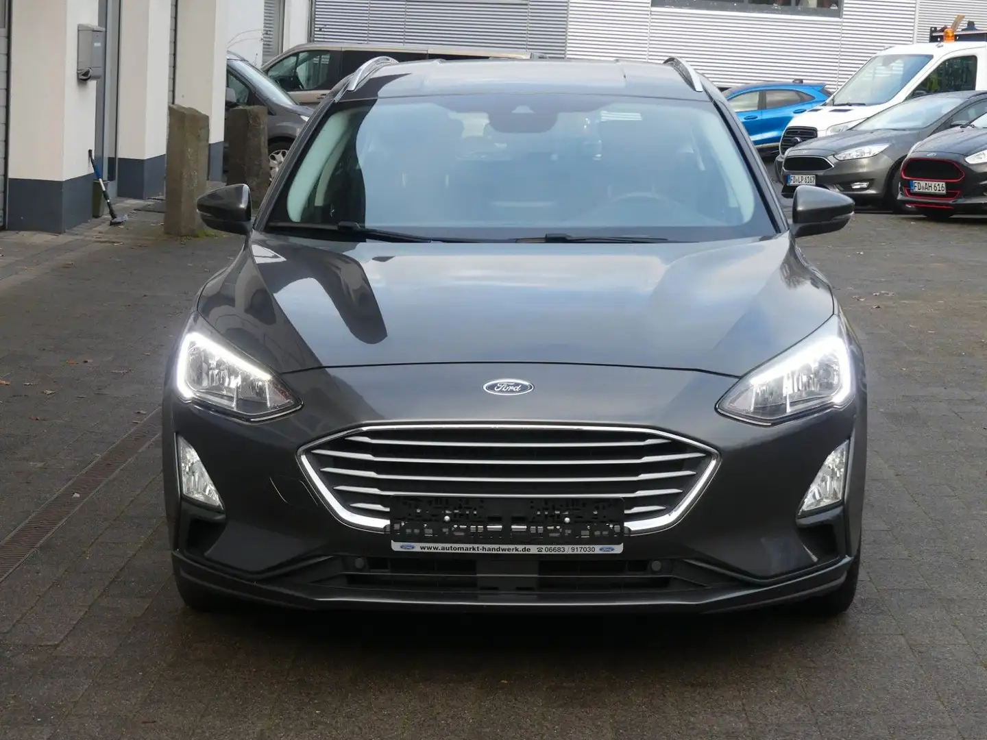 Ford Focus Turnier Cool & Connect*AHK* Grau - 2