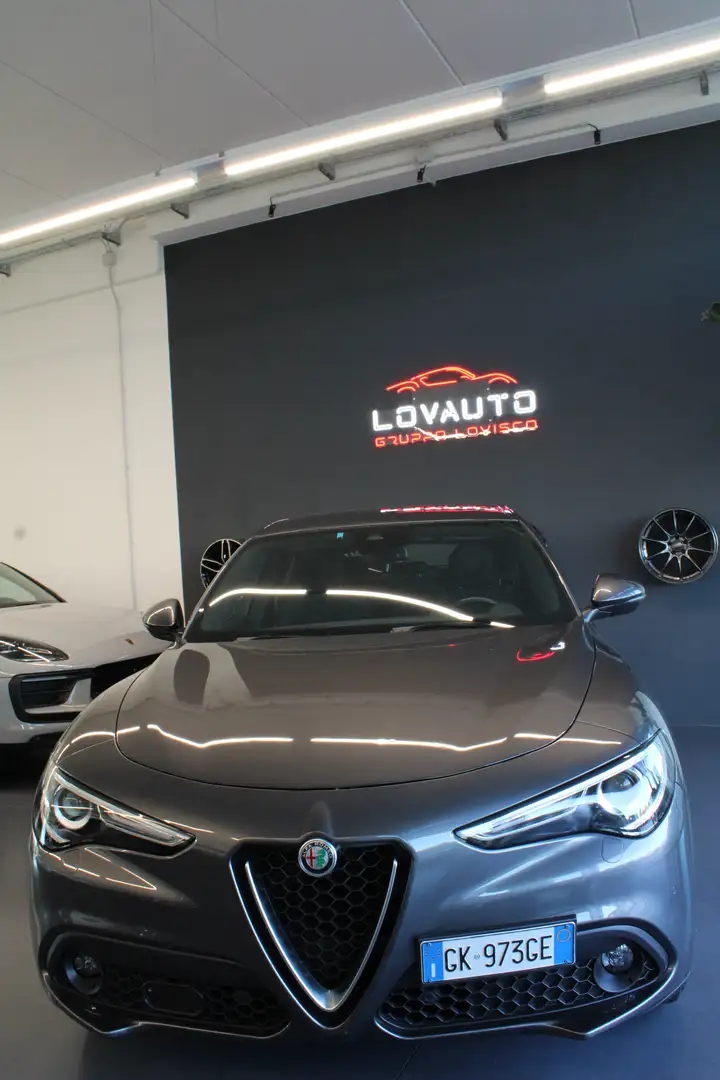 Alfa Romeo Stelvio Stelvio 2.2 t Business Q4 190cv auto Grau - 1