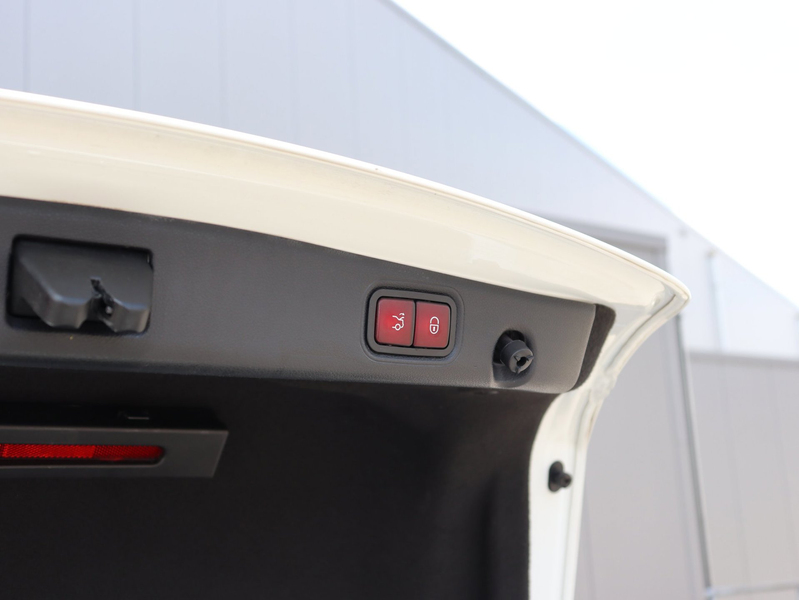 Mercedes-Benz E 200 Business Solution AMG Plus Upgrade Edition — photo 15