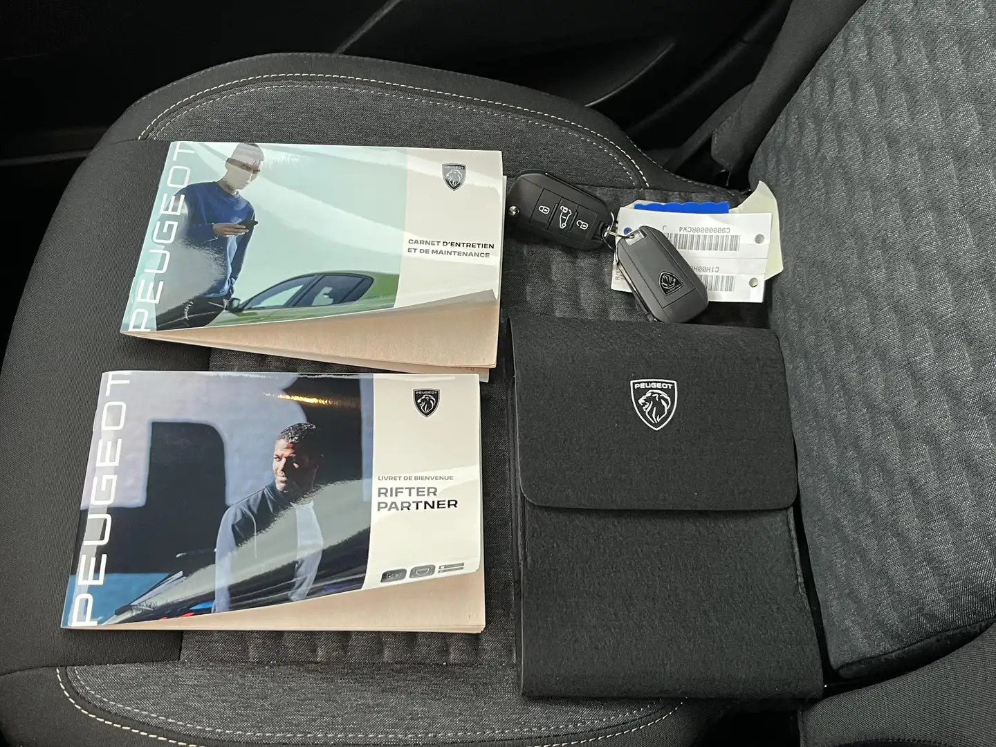 Peugeot e-Rifter 136 GT L1 VAN: 33.900,- VOOR: 30.877,- UW EINDEJAA Weiß - 2