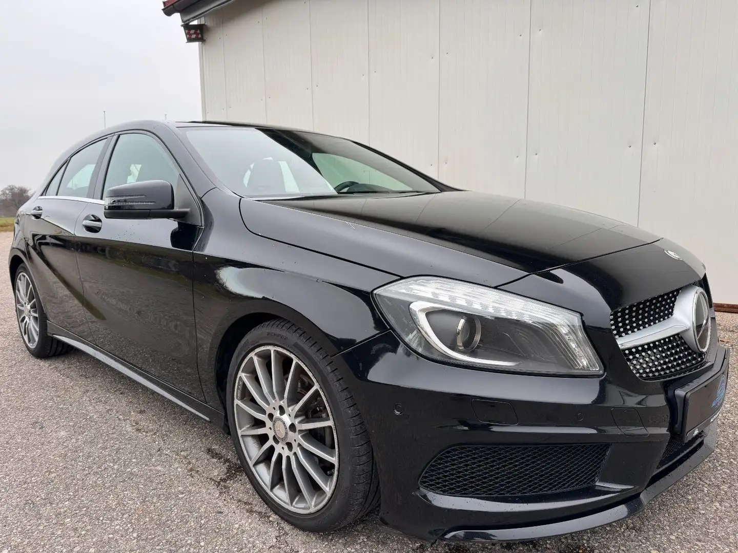 Mercedes-Benz A 180 AMG Sport *NAVI*XENON*ALCANTARA* Schwarz - 2