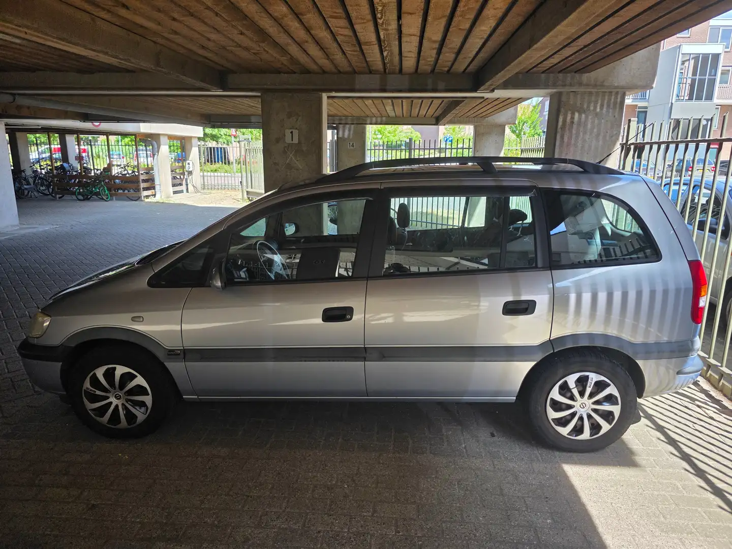 Opel Zafira Zafira 1.8-16V Comfort Zilver - 1