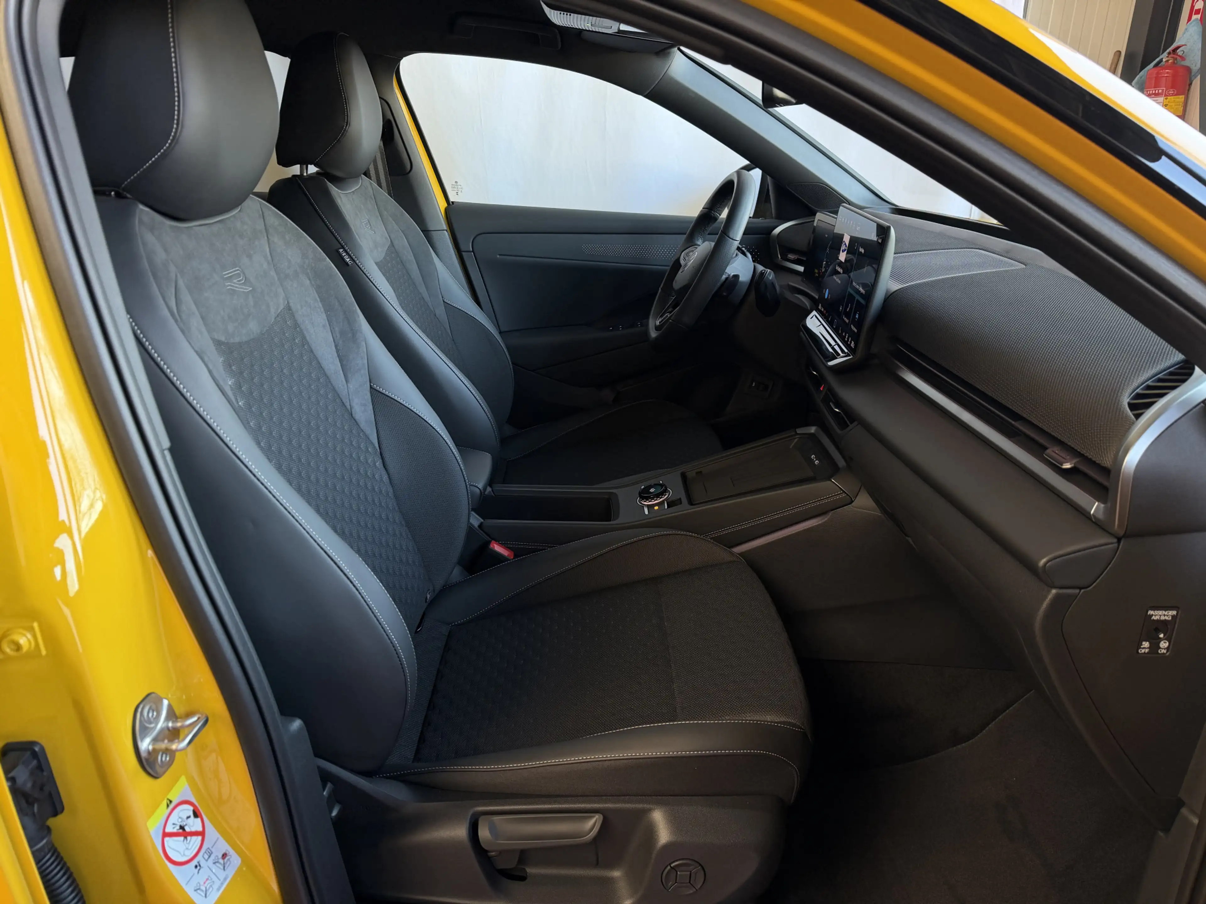 Volkswagen T-Roc 1.5 eTsi R-LINE 150PK EDITION BLACK STYLE 19''LMV — photo 36