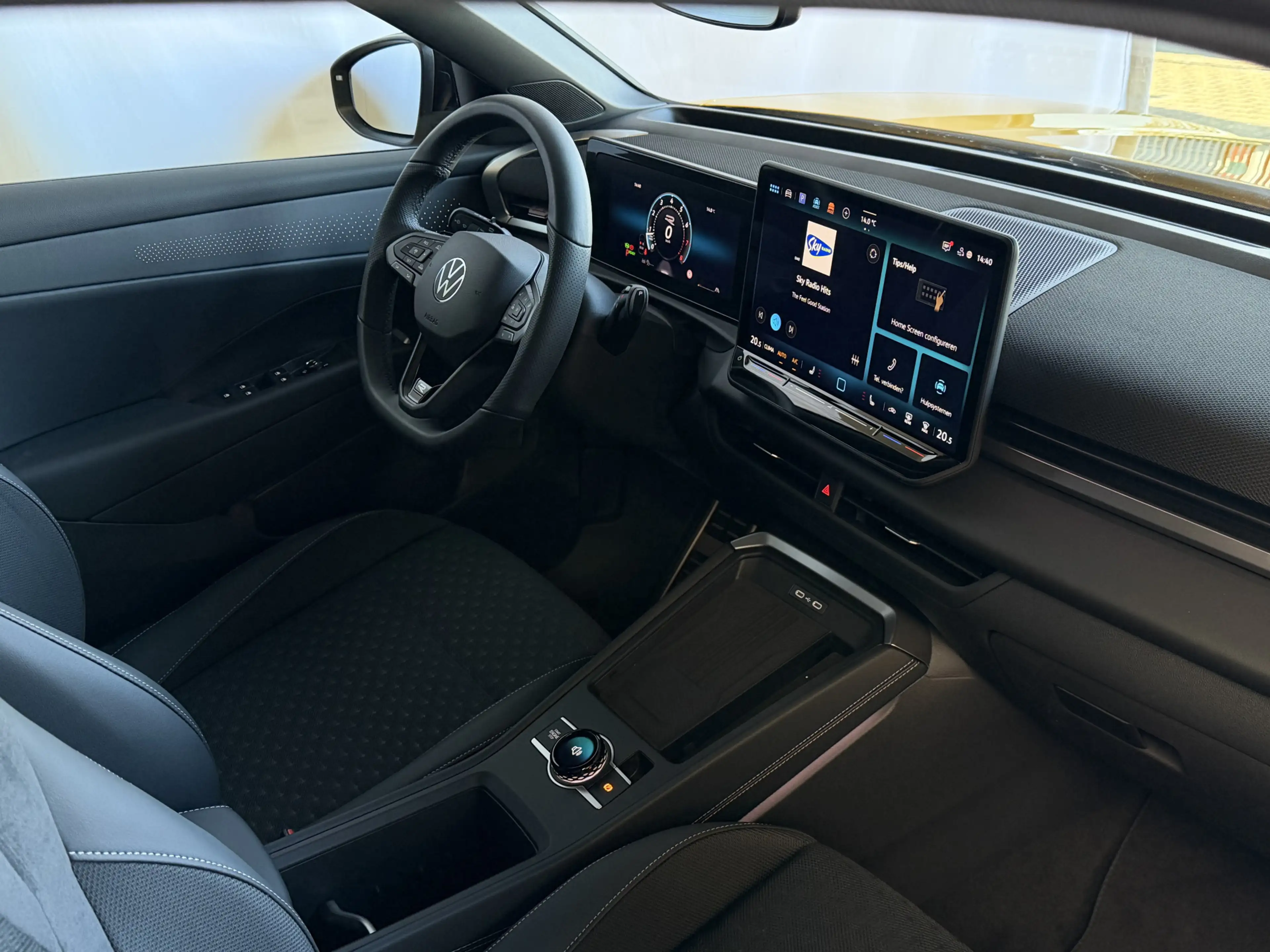 Volkswagen T-Roc 1.5 eTsi R-LINE 150PK EDITION BLACK STYLE 19''LMV — photo 35
