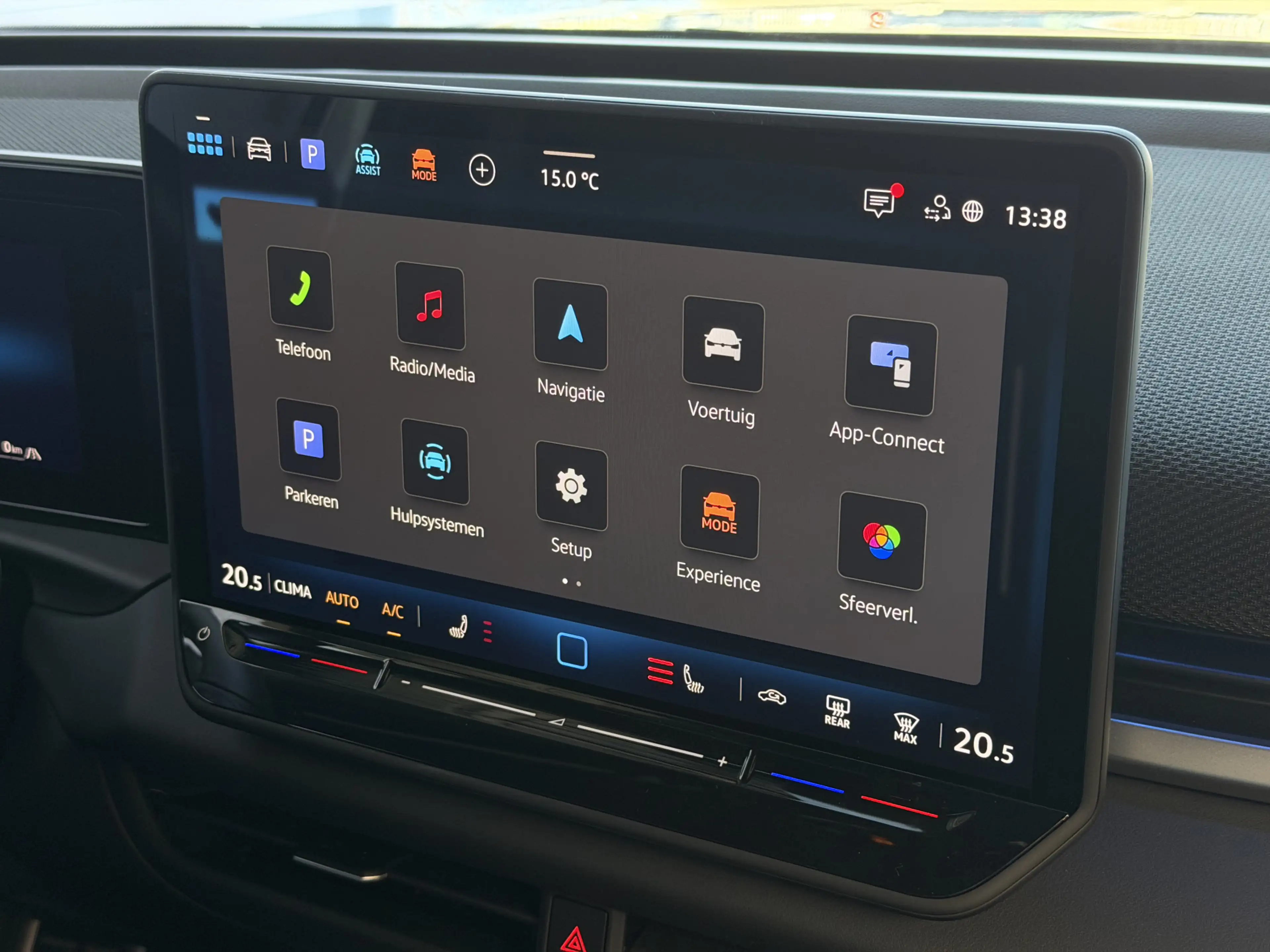 Volkswagen T-Roc 1.5 eTsi R-LINE 150PK EDITION BLACK STYLE 19''LMV — photo 43
