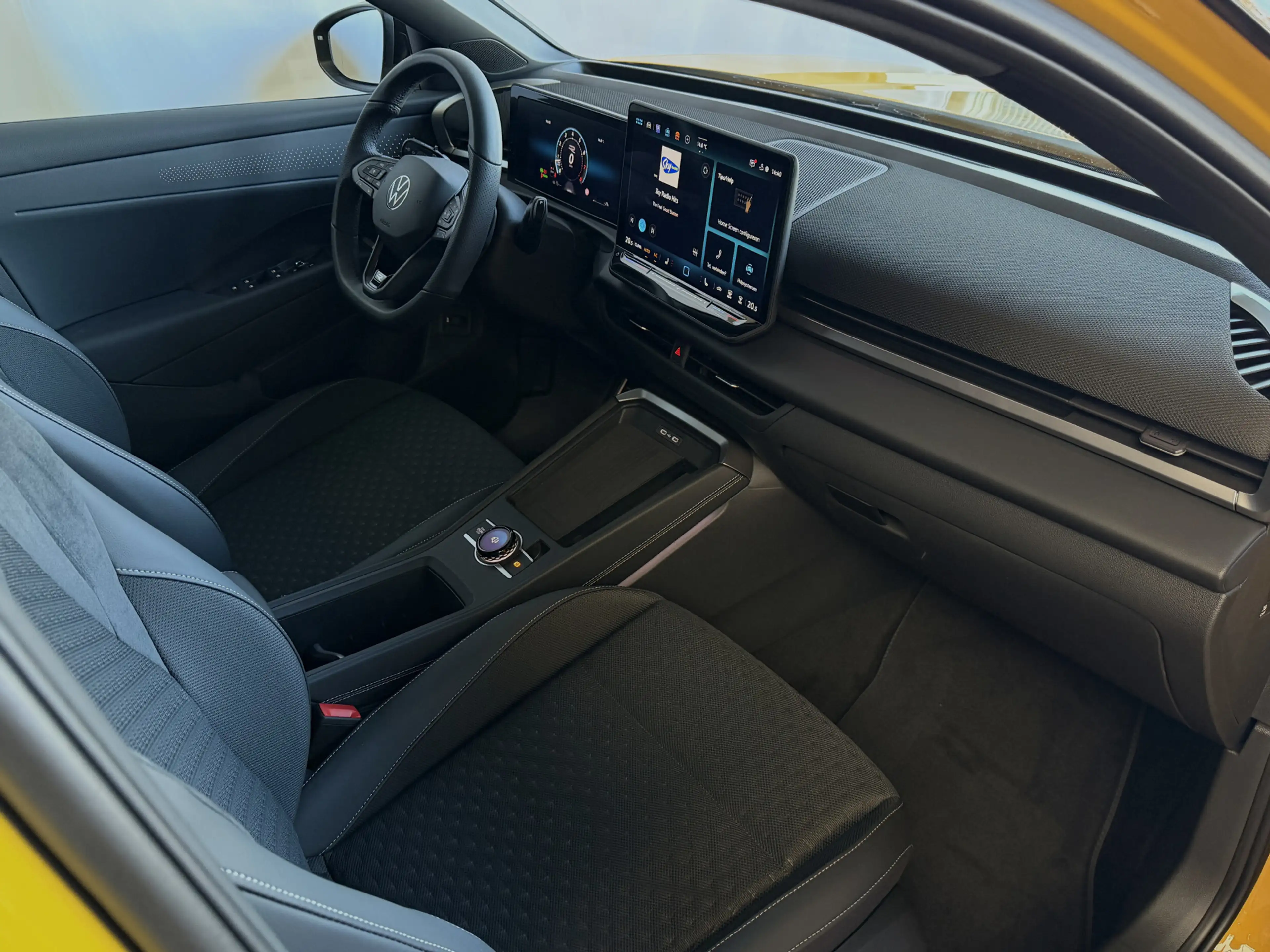 Volkswagen T-Roc 1.5 eTsi R-LINE 150PK EDITION BLACK STYLE 19''LMV — photo 34