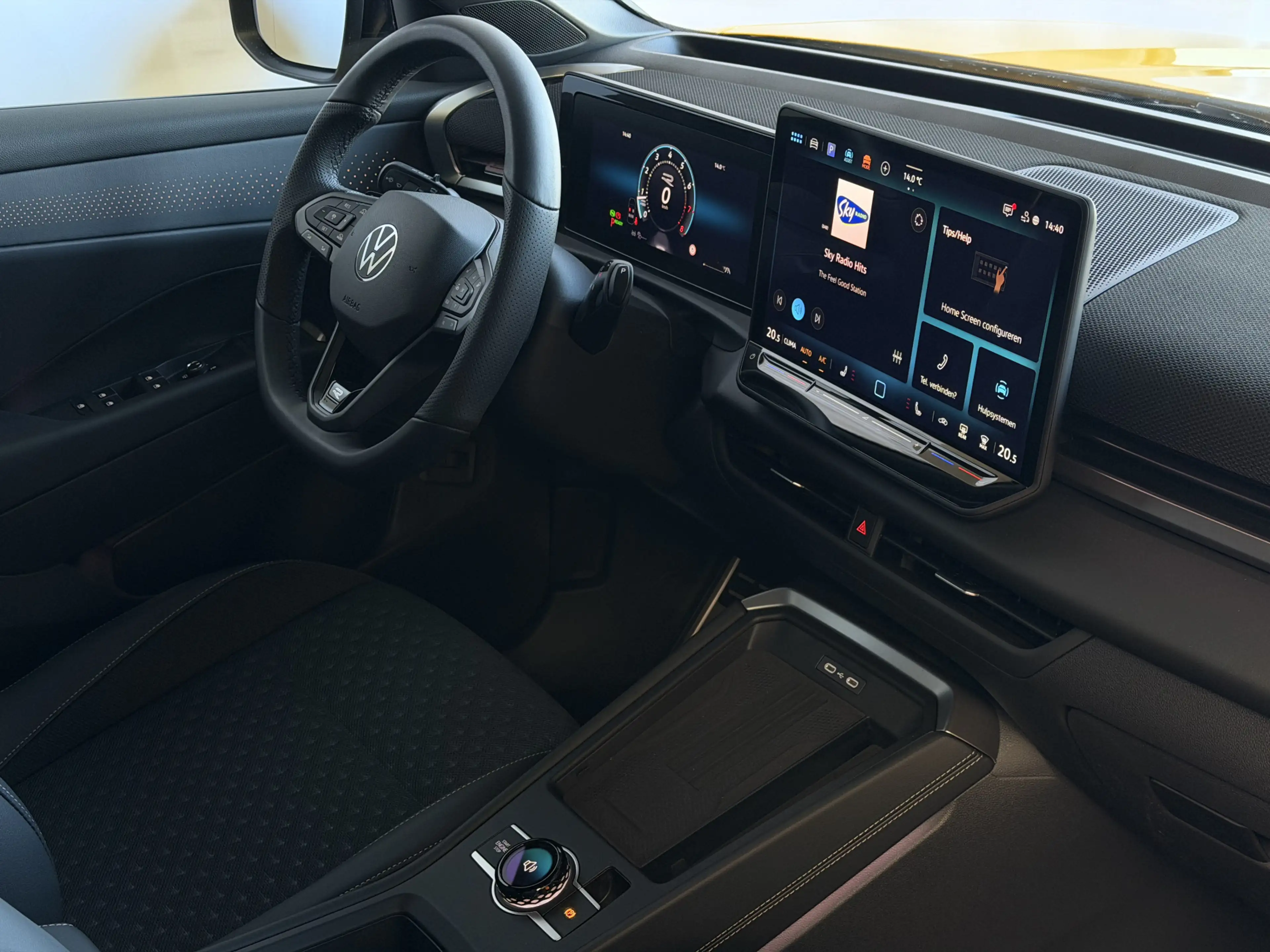 Volkswagen T-Roc 1.5 eTsi R-LINE 150PK EDITION BLACK STYLE 19''LMV — photo 38