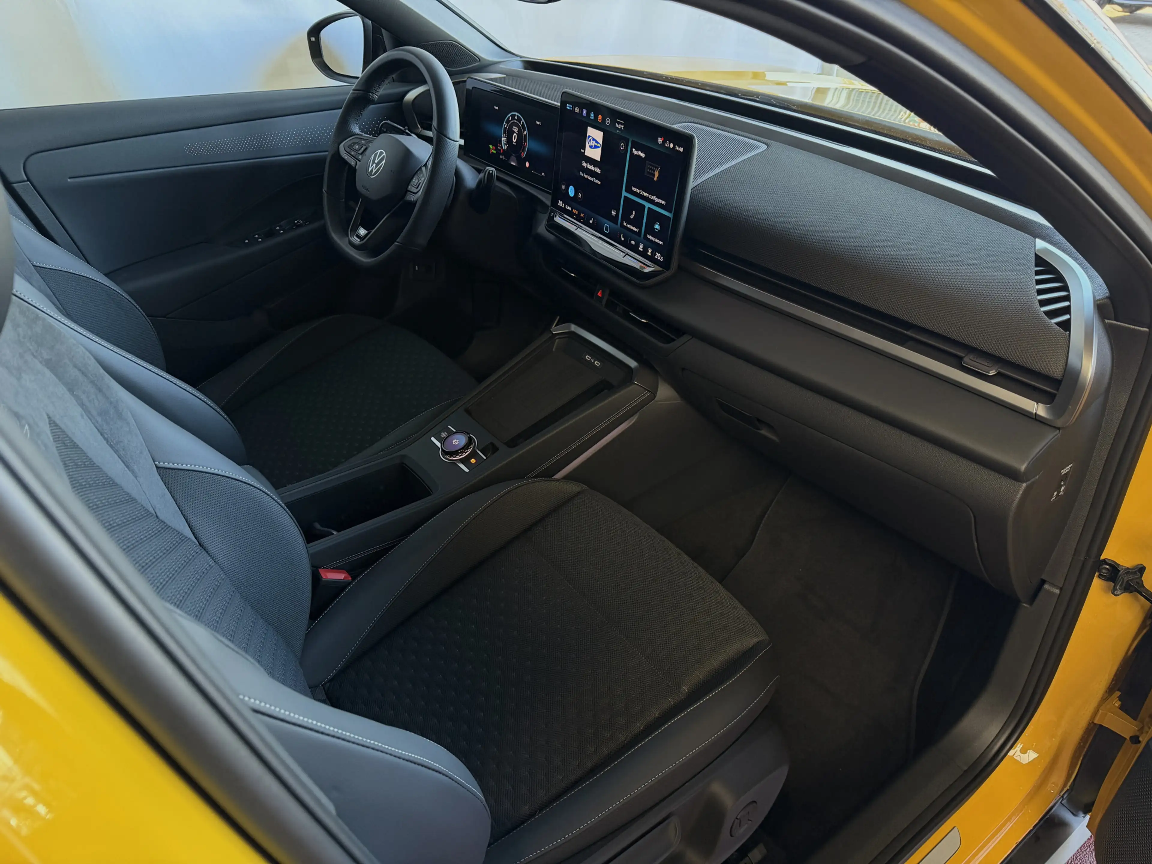 Volkswagen T-Roc 1.5 eTsi R-LINE 150PK EDITION BLACK STYLE 19''LMV — photo 33