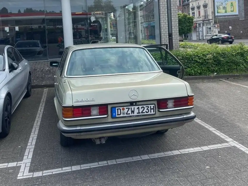 Mercedes-Benz E 280 1982 из Европы — купить под ключ