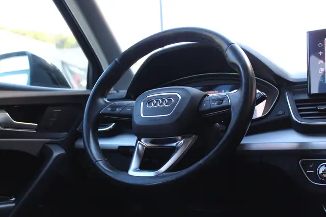 Audi Q5 view 9