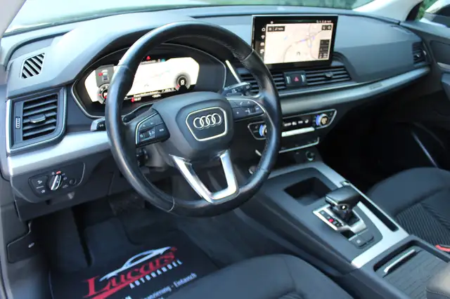 Audi Q5 view 8