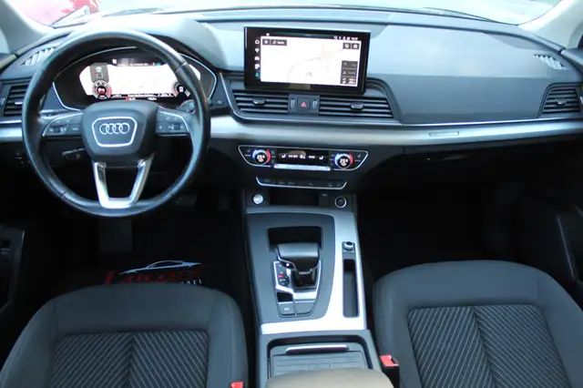 Audi Q5 view 12