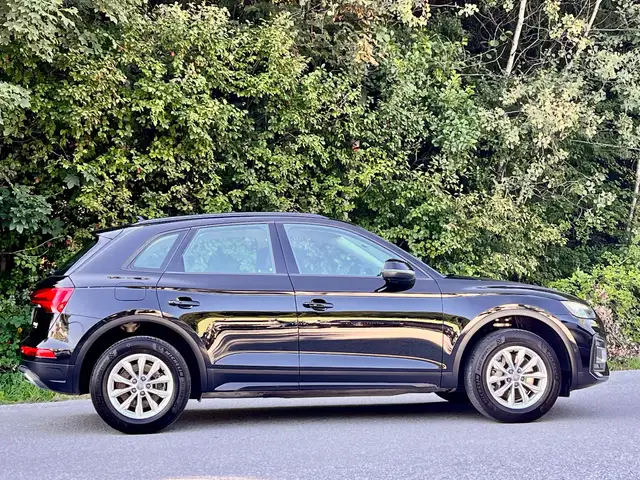Audi Q5 view 3