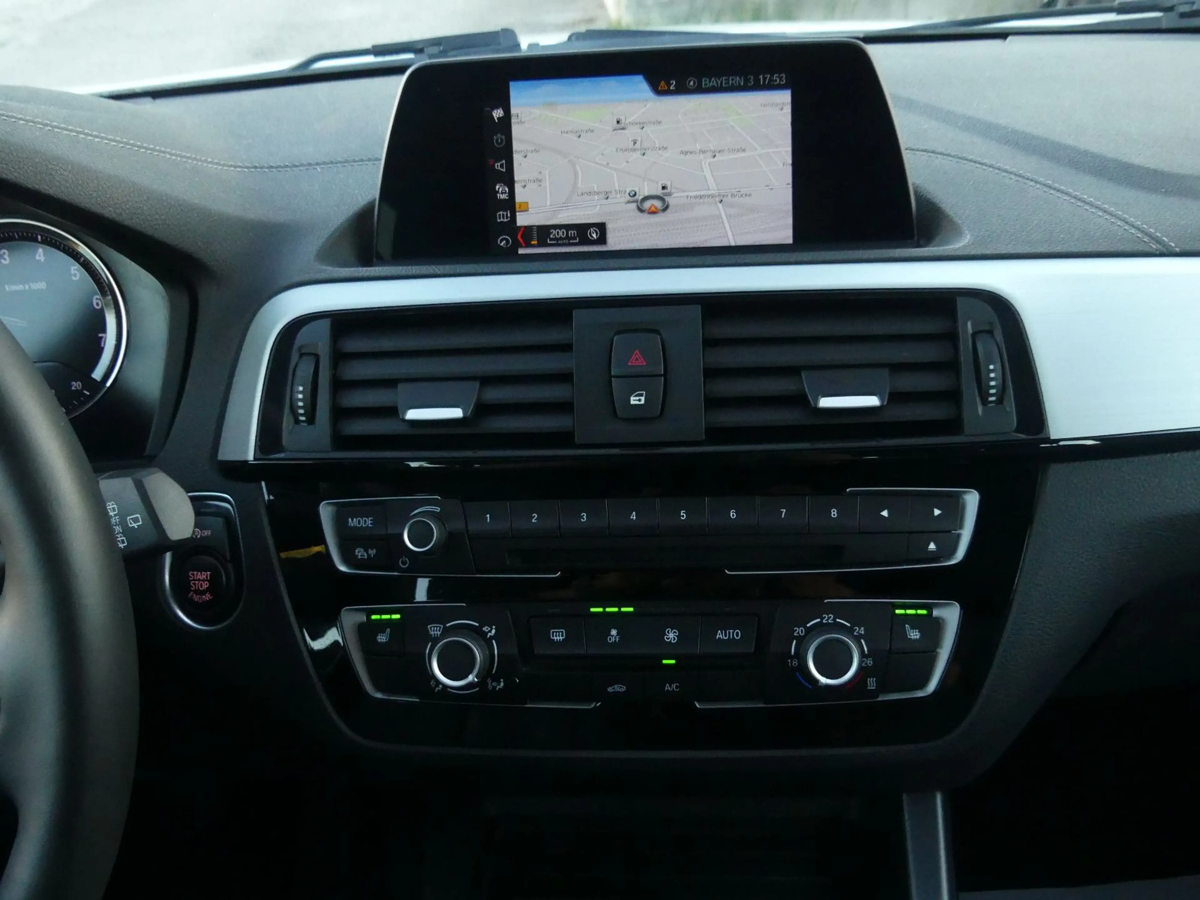 BMW 118 i M Sport Shadow LED Navi PDC Klima Bluetooth — photo 12