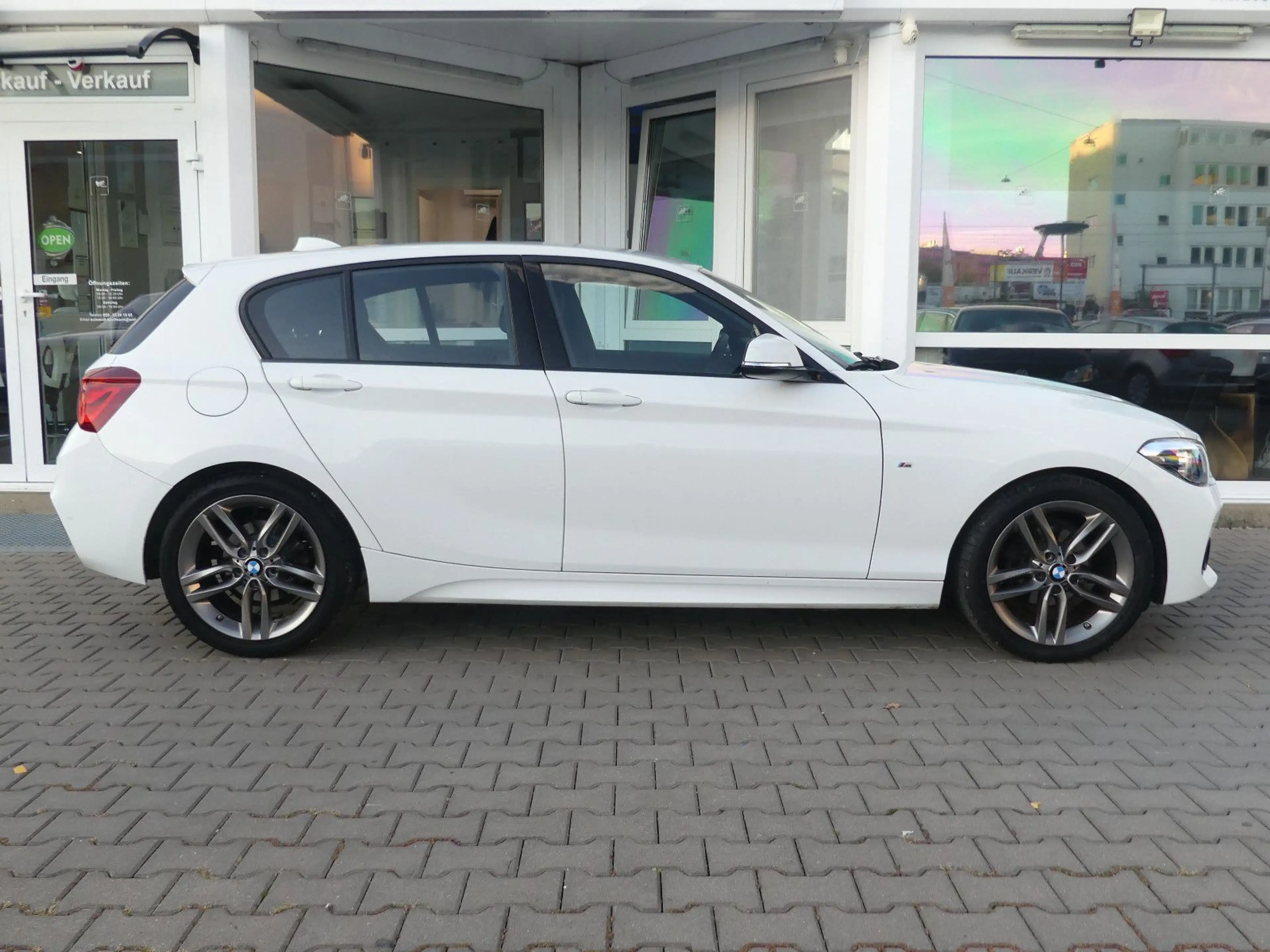 BMW 118 i M Sport Shadow LED Navi PDC Klima Bluetooth — photo 3