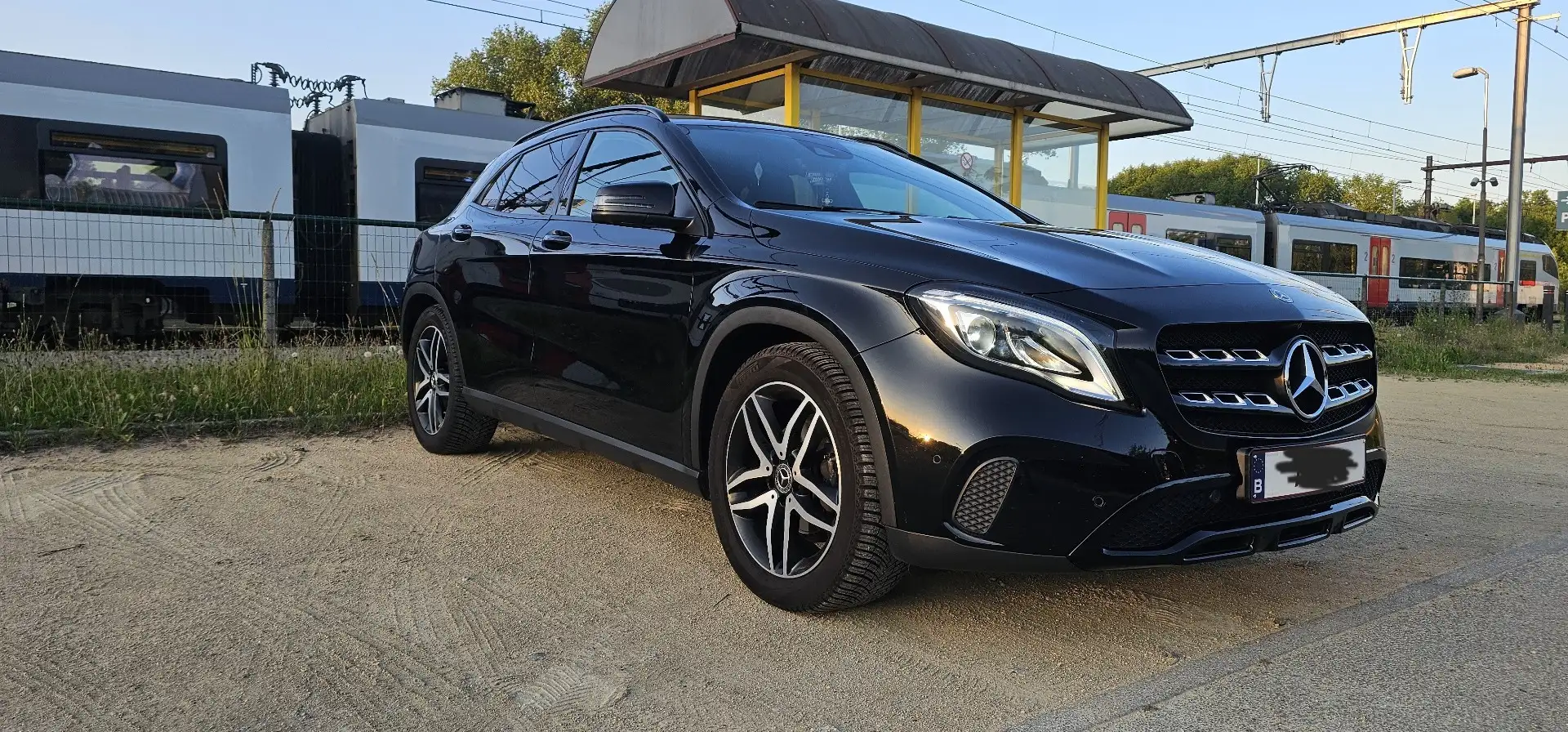 Mercedes-Benz GLA 180 Business Solution (EU6.2) - 1