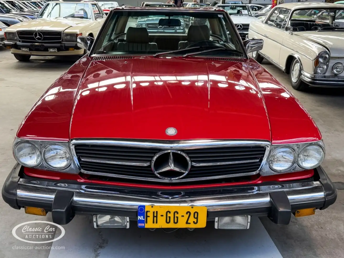 Mercedes-Benz - ONLINE AUCTION Red - 2