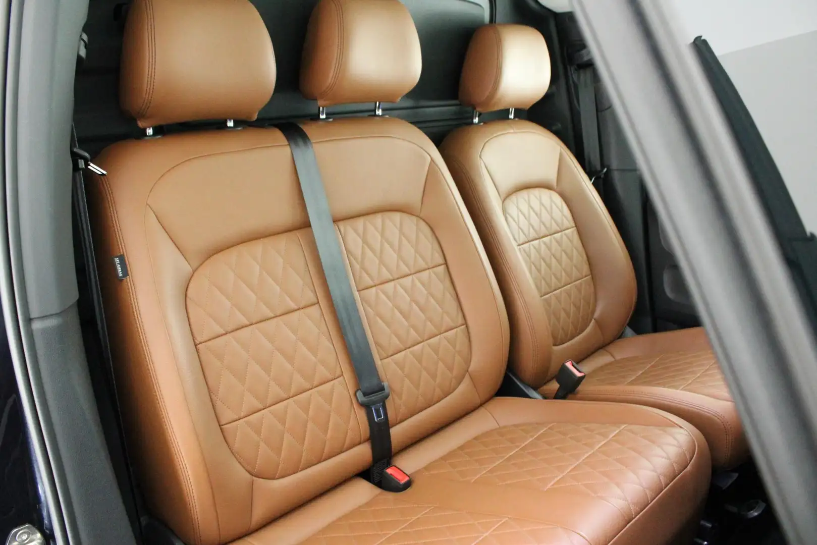 Volkswagen ID. Buzz Cargo 77 kWh 204pk Trekhaak Camera Leder Keyless Navigat Blau - 2