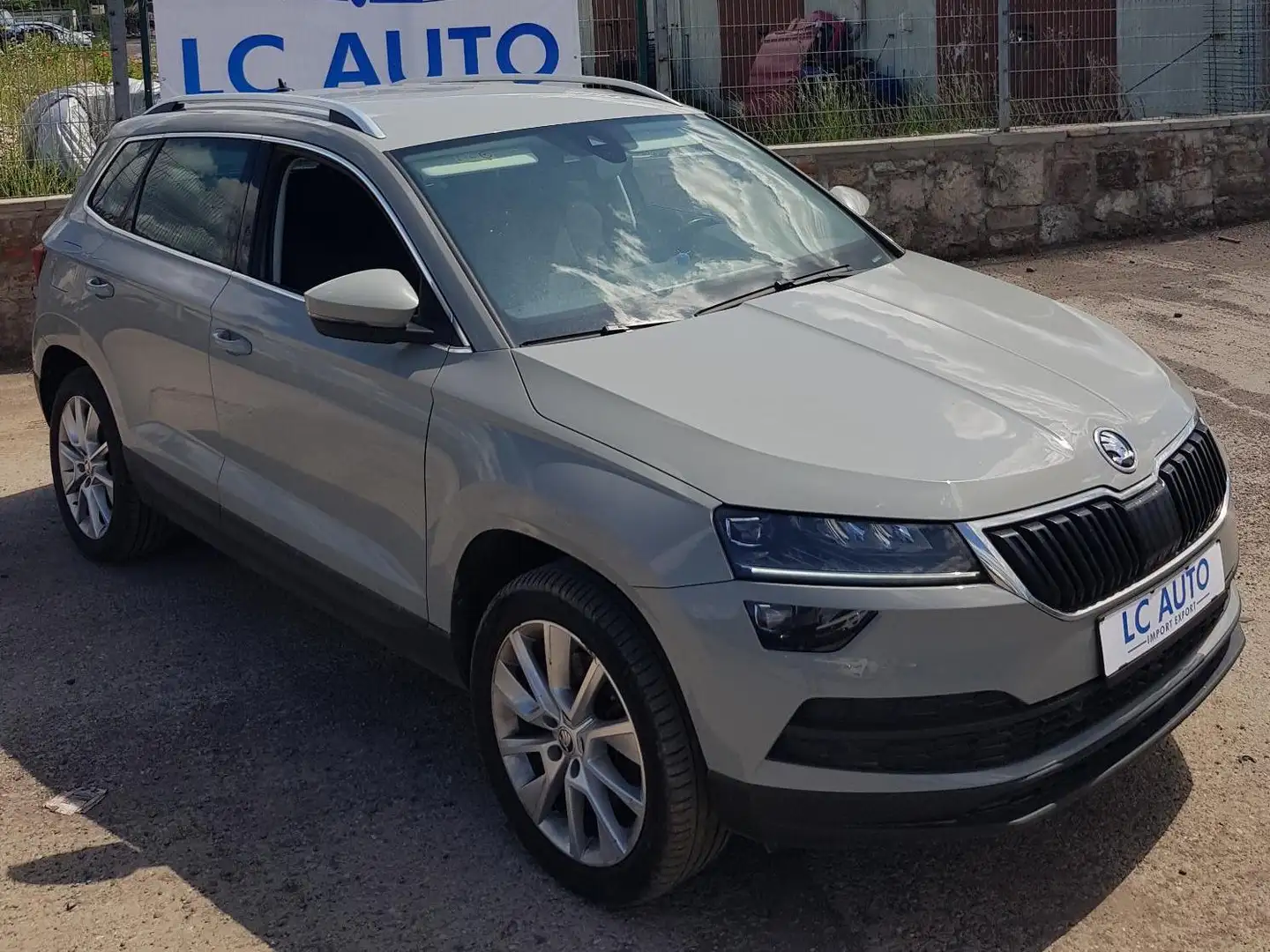 Skoda Karoq Style 4x4 Grau - 2