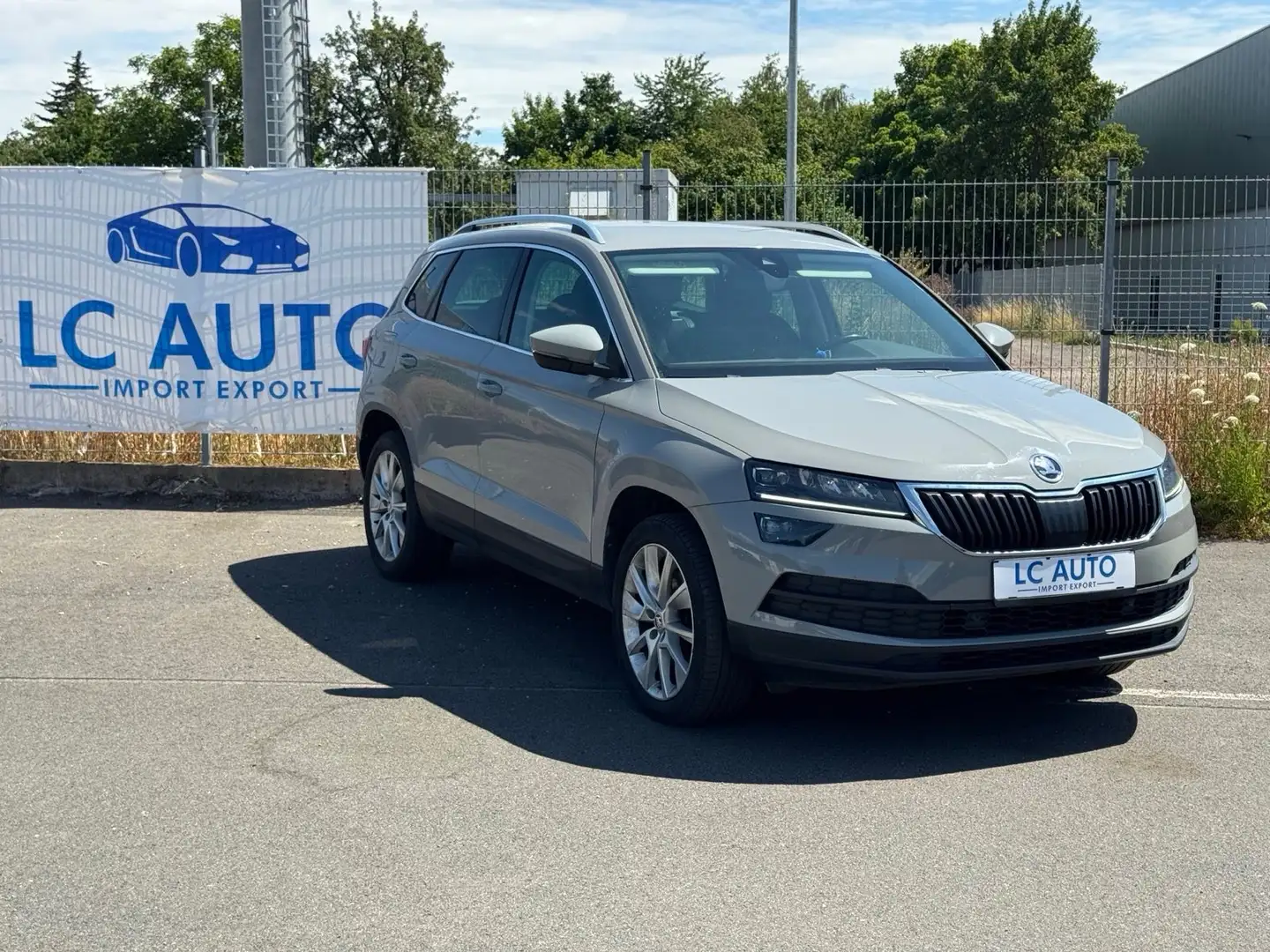 Skoda Karoq Style 4x4 Grau - 2