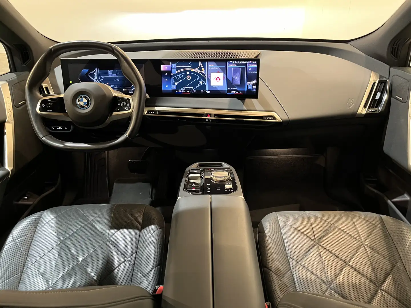 BMW iX xDrive40 High Executive 77 kWh / Luchtvering / Pan Gris - 2