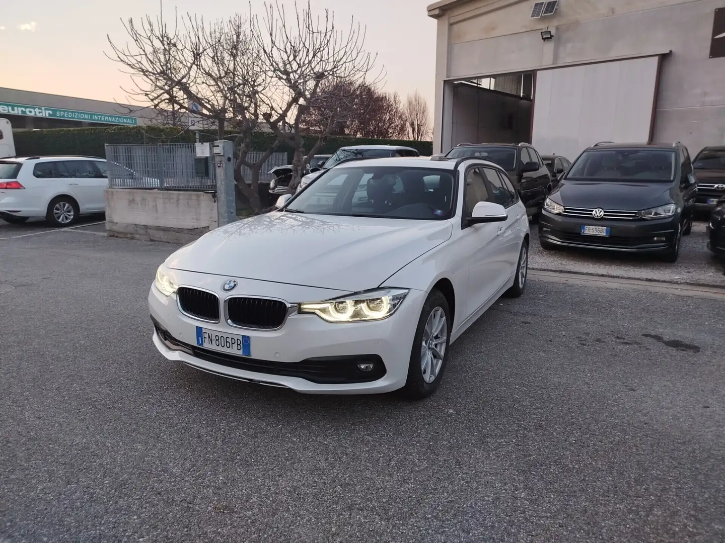 BMW 318 318d Touring Luxury Blanc - 1