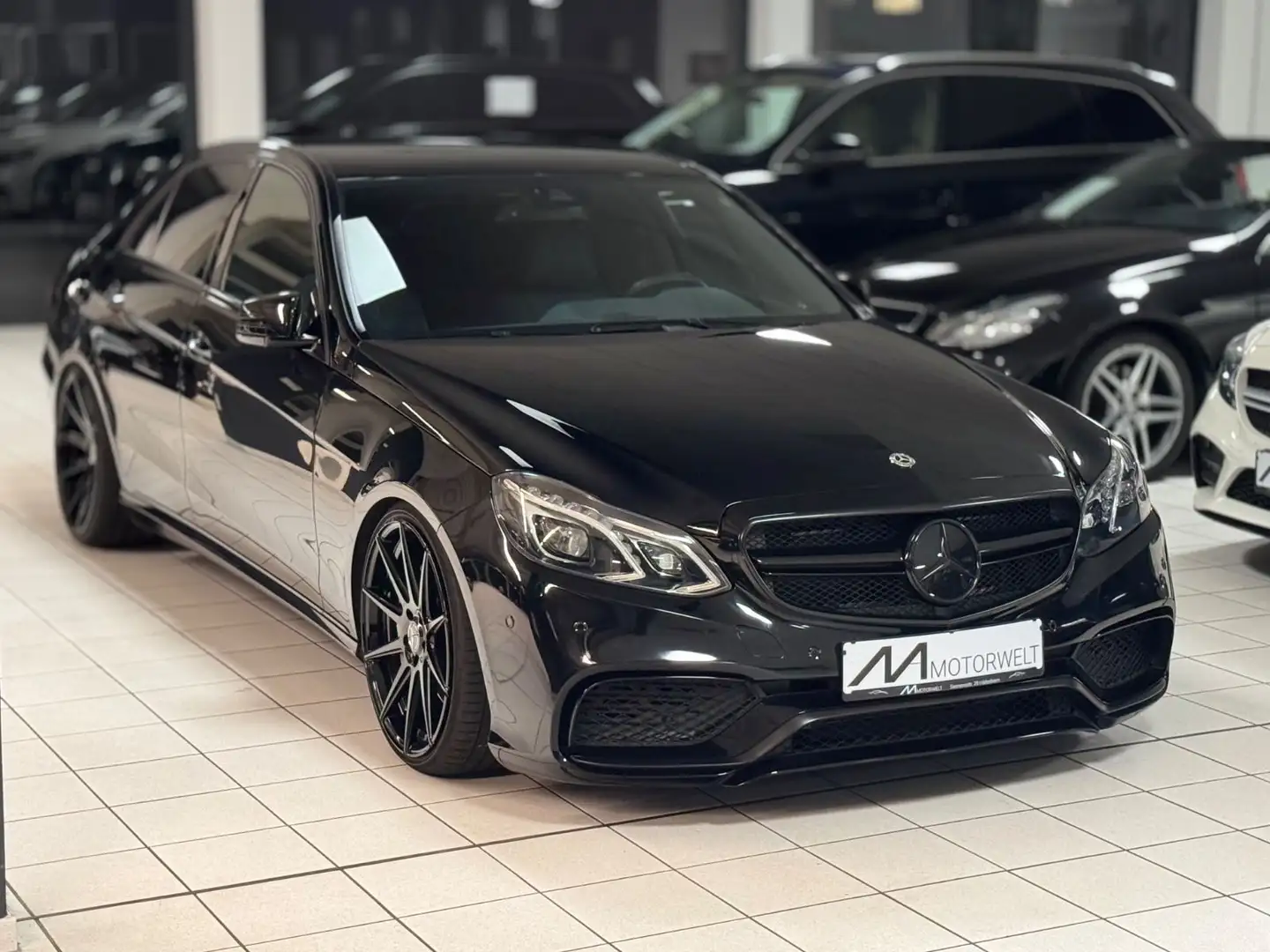Mercedes-Benz E 500 CGI BlueEfficiency 4Matic /AMG/ Schwarz - 1