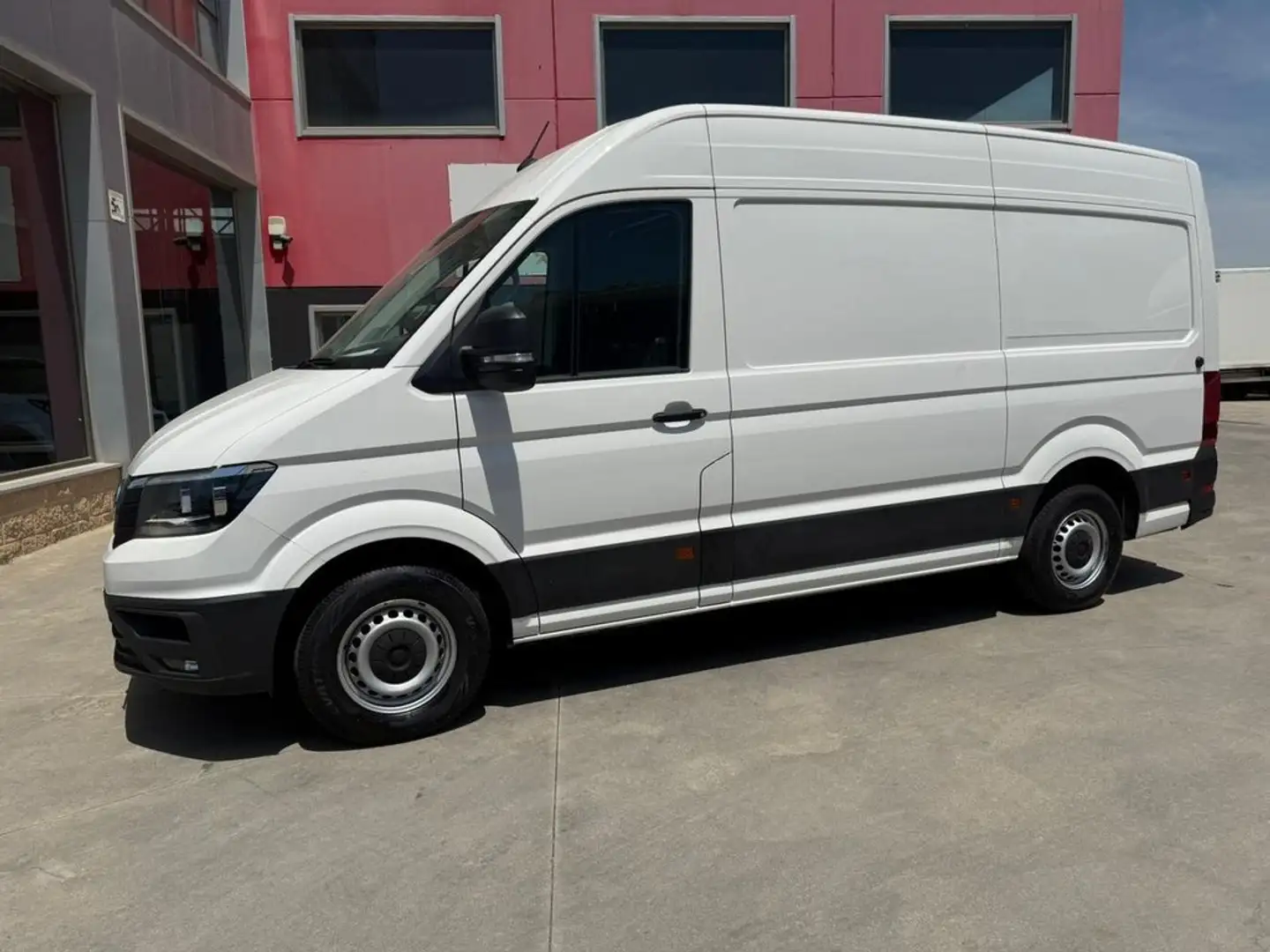 Volkswagen Crafter 2.0 TDI L3 H2 Amarillo - 2