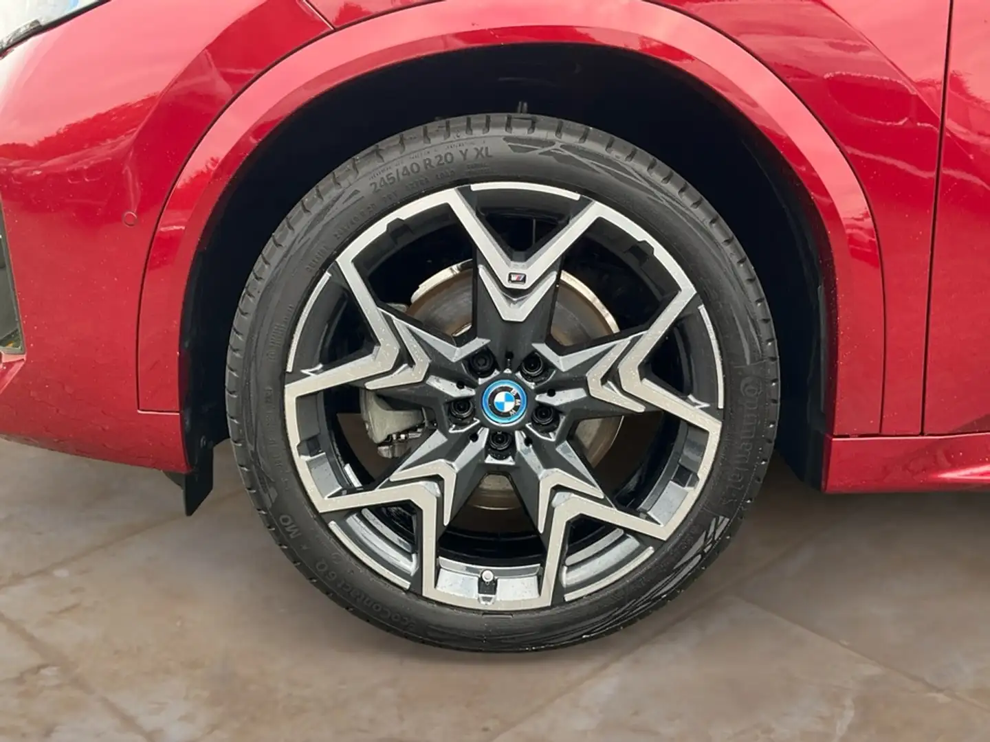 BMW iX2 ix2 xDrive30 M Sport / NP= 72.690,- / AHK / Head Rot - 2
