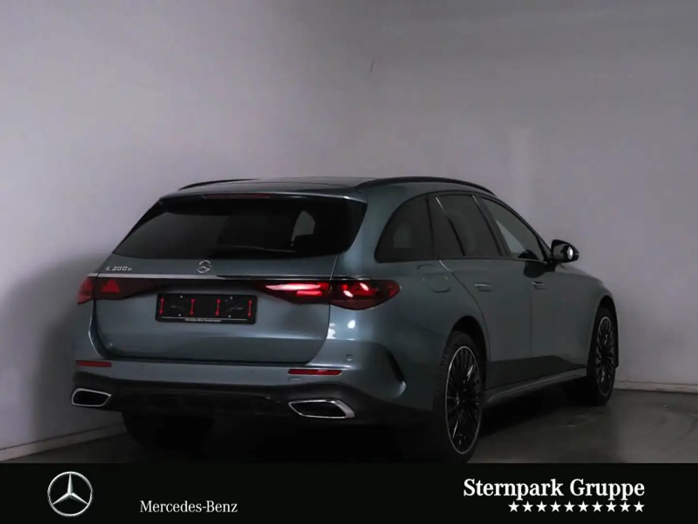 Mercedes-Benz E 300 E 300 e T AMG Keyless+Pano+360°+Distro+Leder+uvm Silber - 2