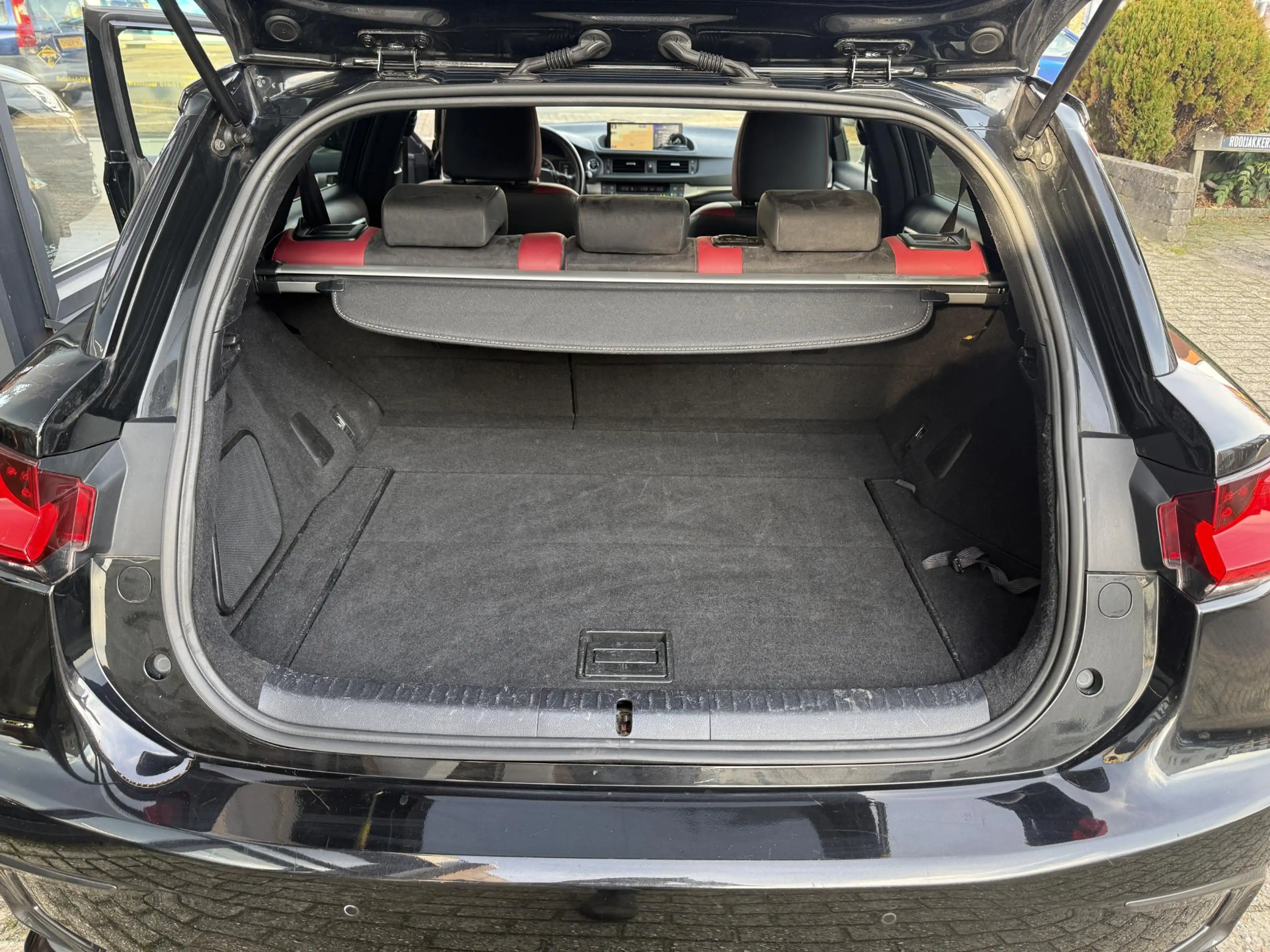 Lexus CT 200h Sport Edition — photo 15