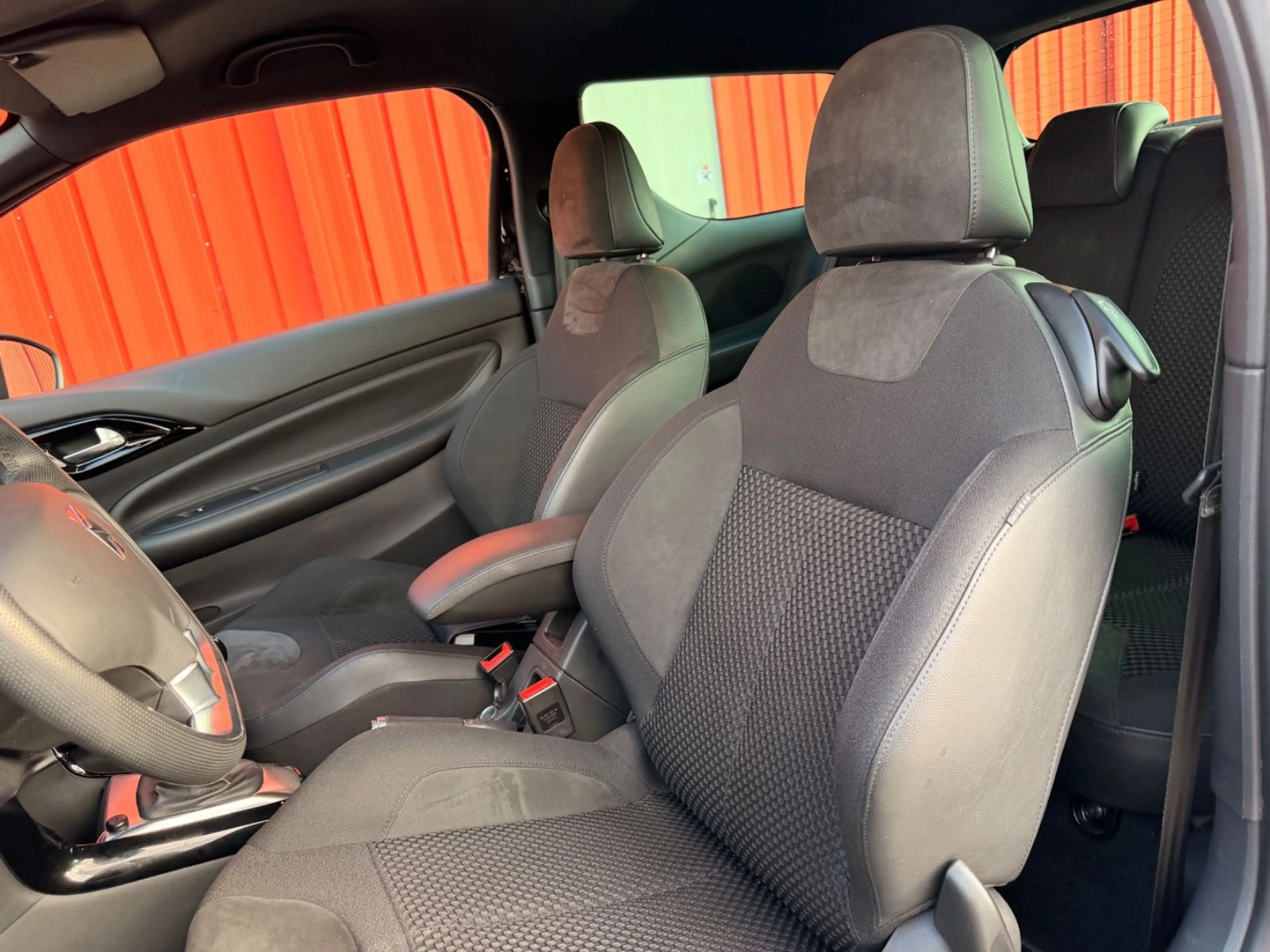 Citroen DS3 SportChic Tempomat LED Sportsitze Garantie — photo 12