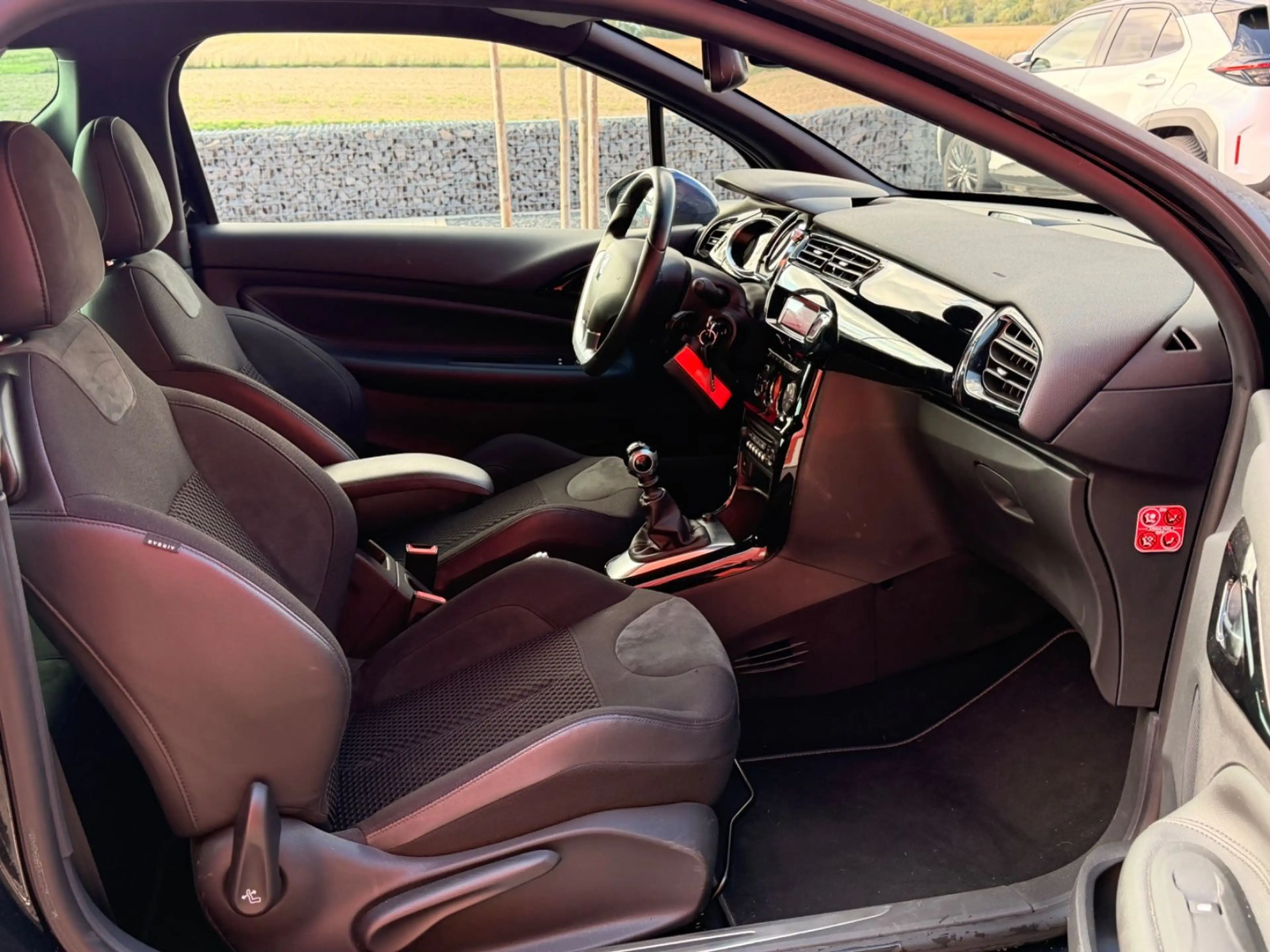Citroen DS3 SportChic Tempomat LED Sportsitze Garantie — photo 14