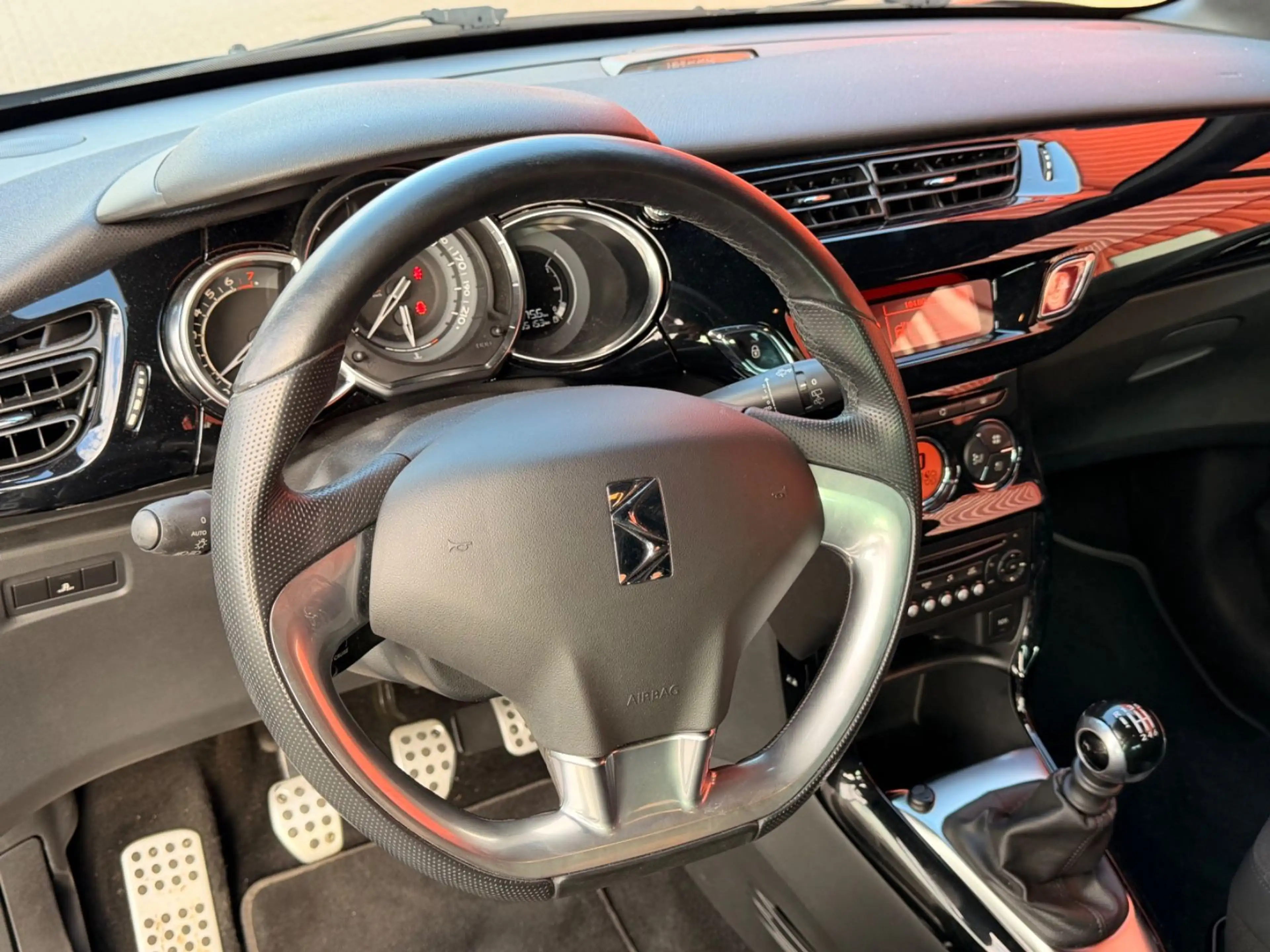 Citroen DS3 SportChic Tempomat LED Sportsitze Garantie — photo 13