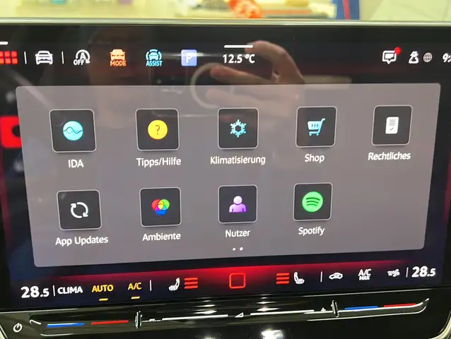 Volkswagen Golf view 14
