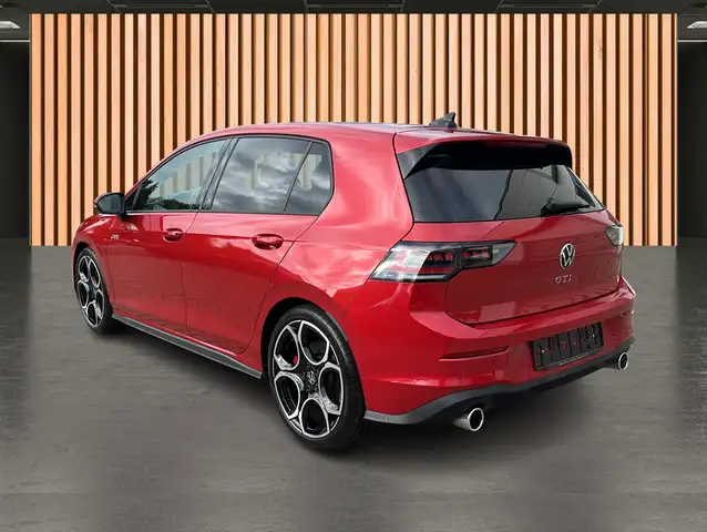Volkswagen Golf view 4