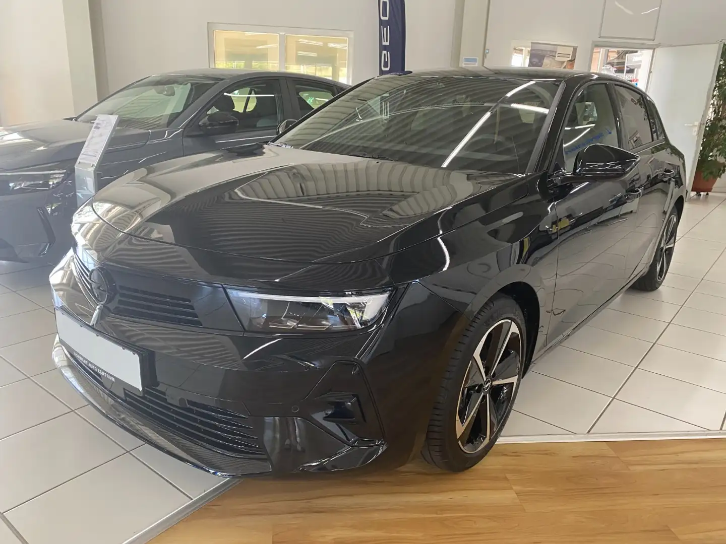 Opel Astra L 1.2 Turbo GS LED+SHZ+2xKlima+360+KeyLess Zwart - 2
