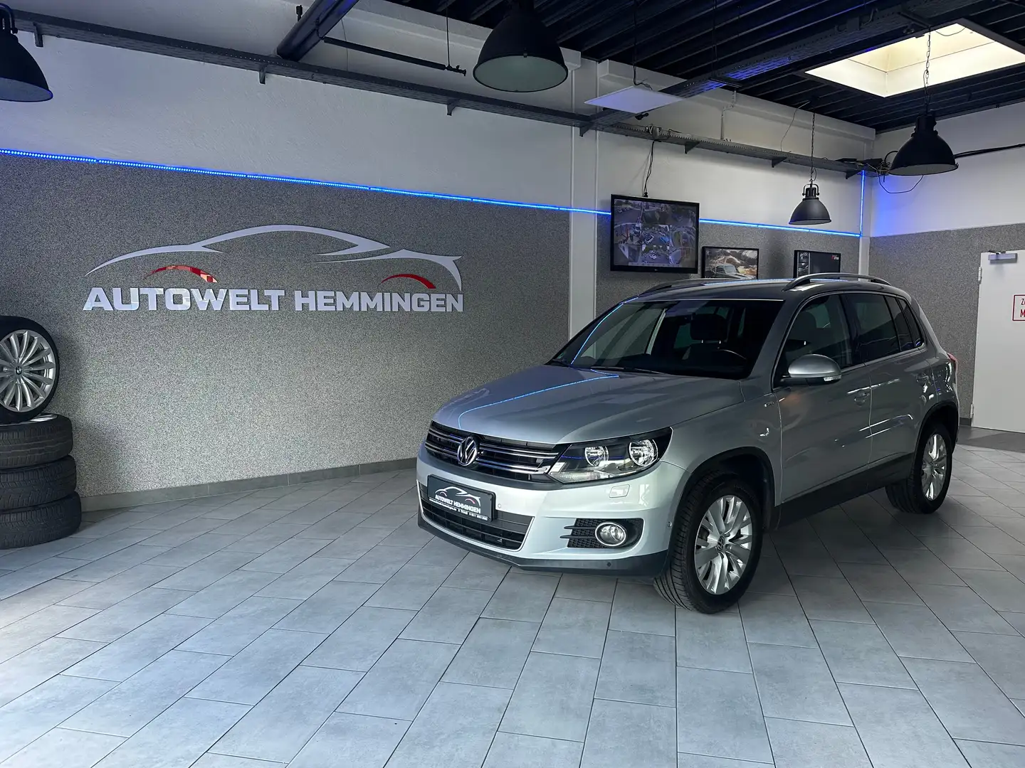 Volkswagen Tiguan 2.0 Life 4Motion*12M.Garantie*Finanzierung* Silber - 1