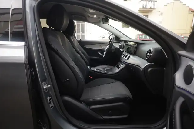 Mercedes-Benz E-Class view 12