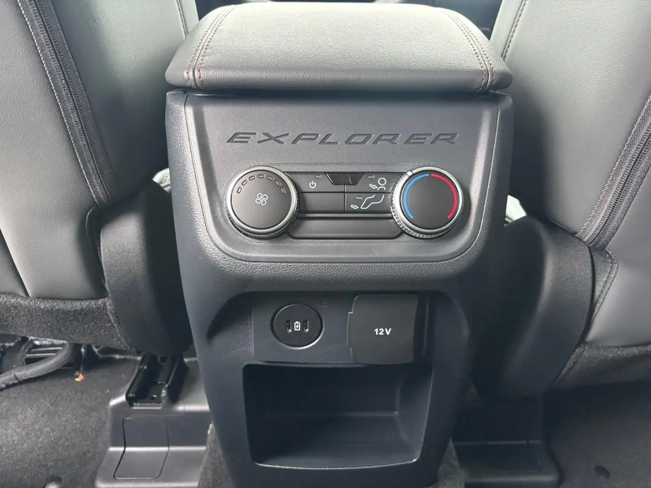 Ford Explorer снимка Ford Explorer