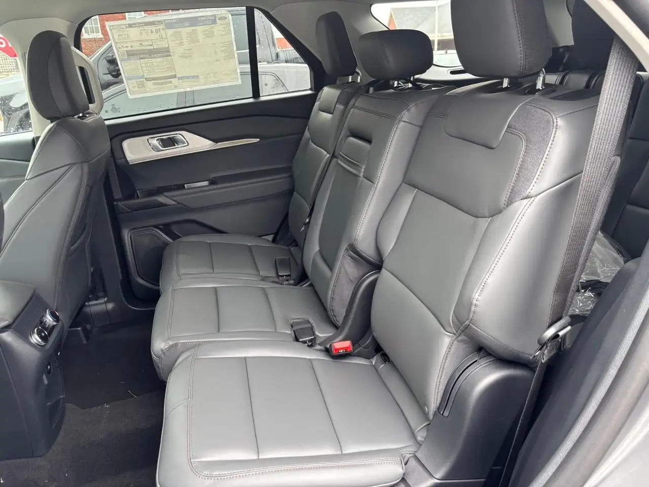 Ford Explorer снимка Ford Explorer