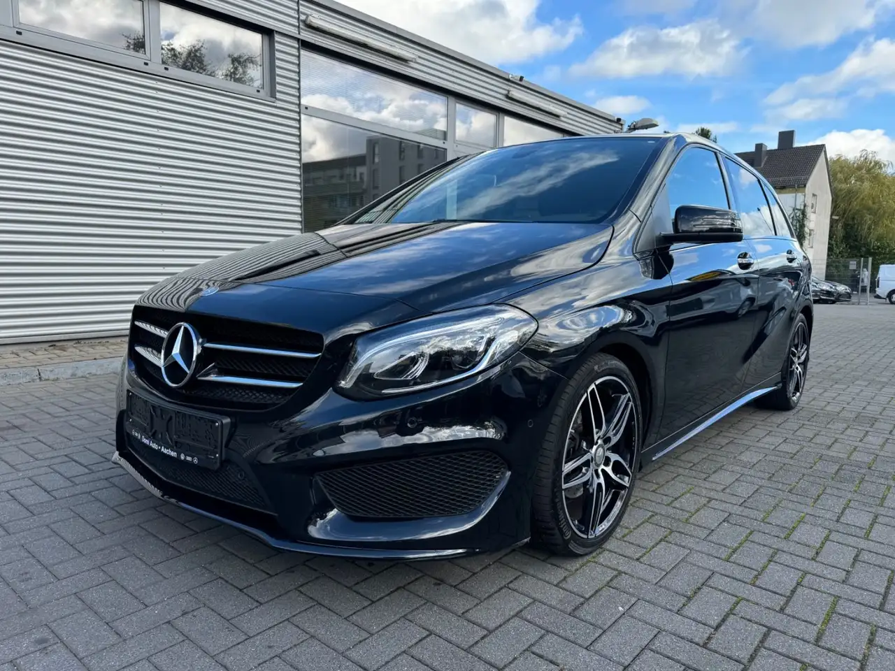 Mercedes-Benz B 180