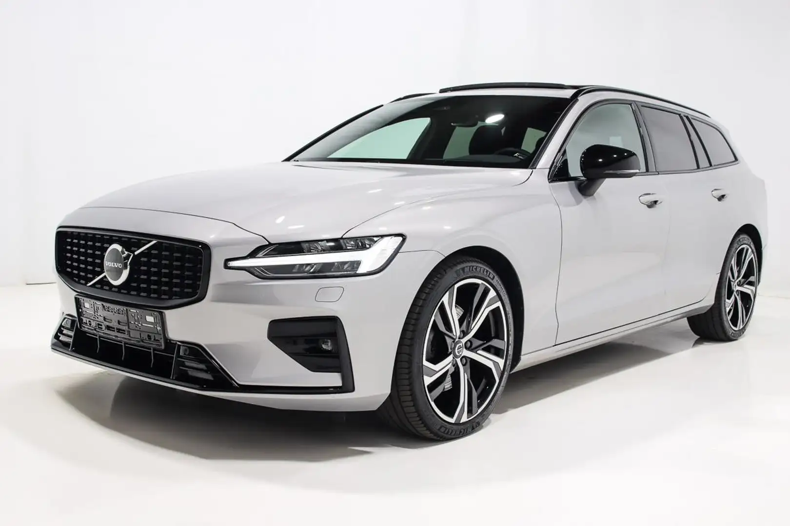Volvo V60 B4 HYBRIDE NOVC DARK PLUS TOIT PANO CUIR HUD JA19 Argent - 2