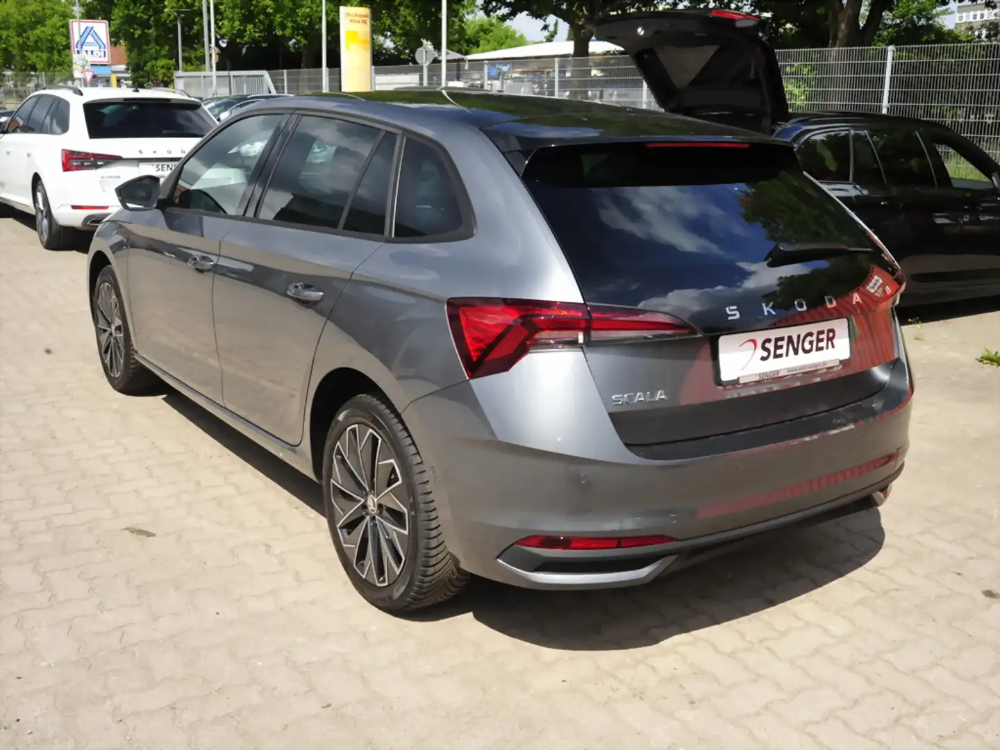 Skoda Scala 1.0 TSI Selection DSG Navi Matrix Pano Gris - 2
