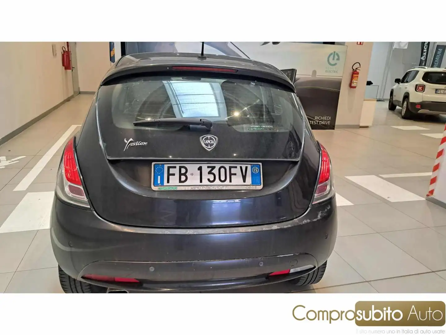 Lancia Ypsilon 1.3 MJT 16V 95 CV 5 porte S&S 30th Anniversary Blu/Azzurro - 2