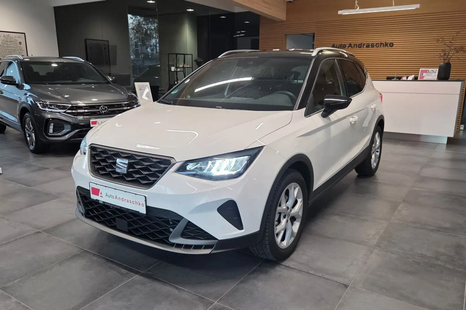 SEAT Arona 1.0 TSI FR 6-Gang 17" NAVI LED SHZ Weiß - 1