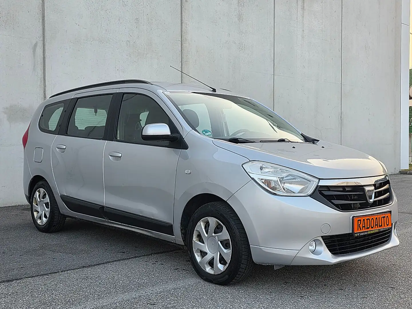 Dacia Lodgy Laureate Grau - 2