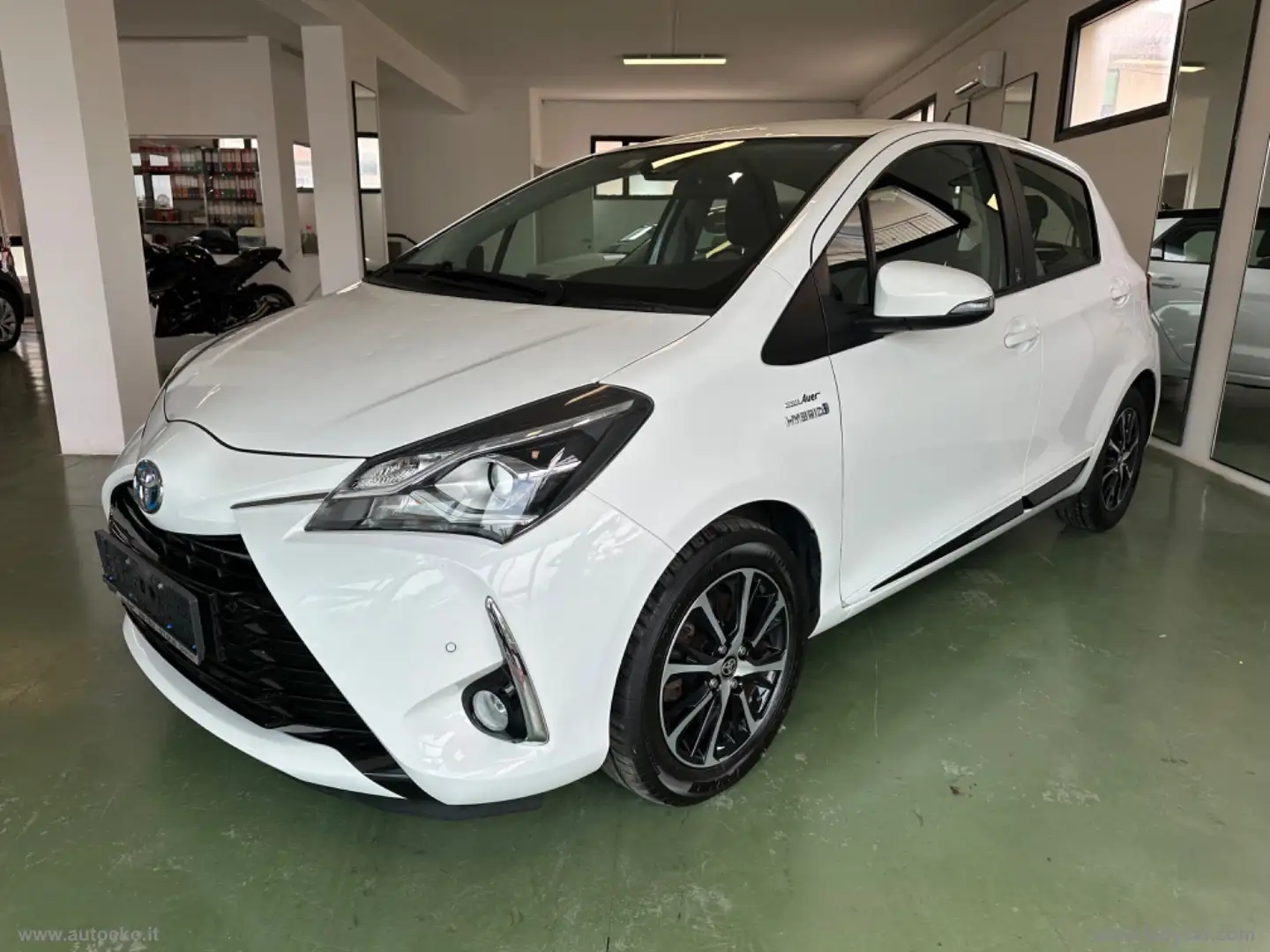 Toyota Yaris 1.5 Hybrid 5p. Trend White Ed. DANNI GRANDINE Bianco - 1
